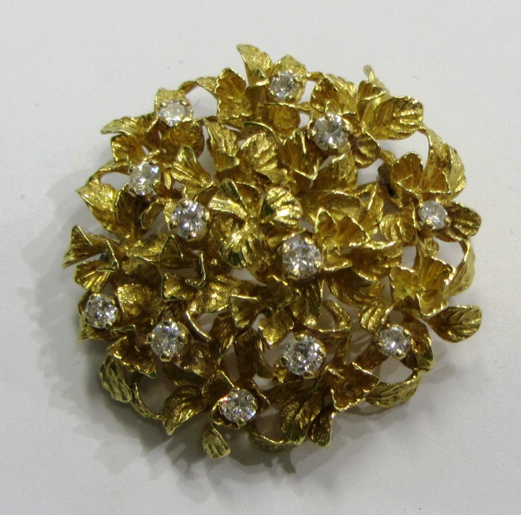 Appraisal: An ct gold and diamond set brooch in a cast