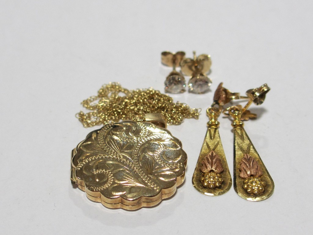 Appraisal: Lot comprising a ct gold photo locket on chain and