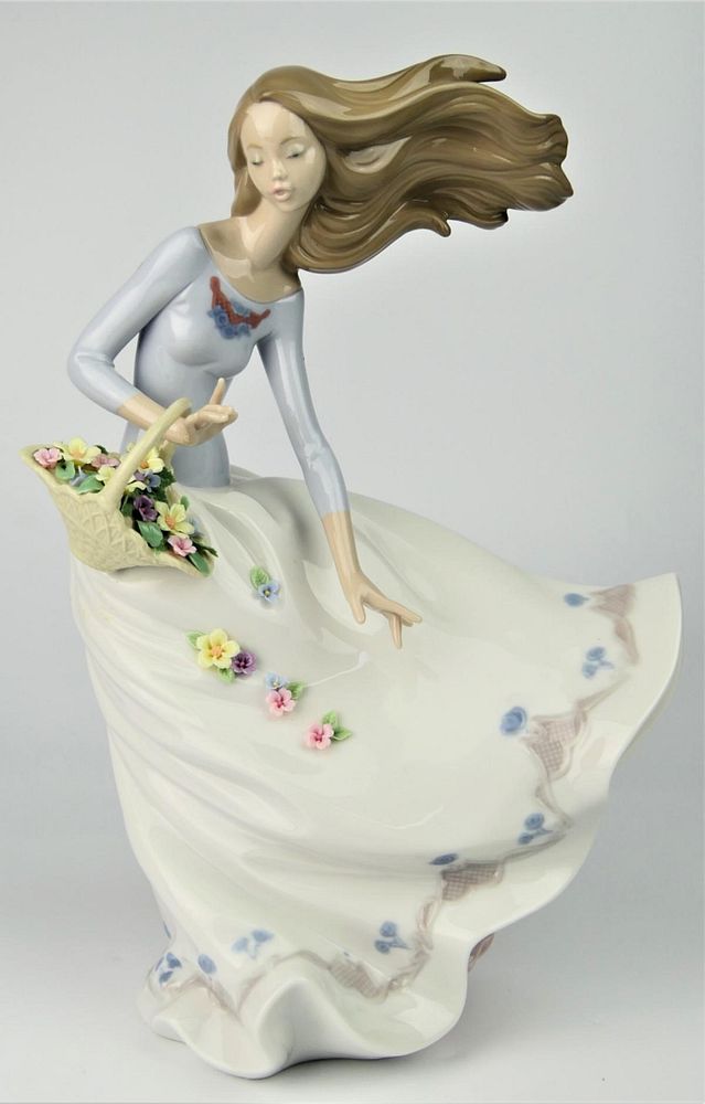 Appraisal: LLADRO PORCELAIN FIGURE LLADRO PORCELAIN FIGURE Condition All lots are