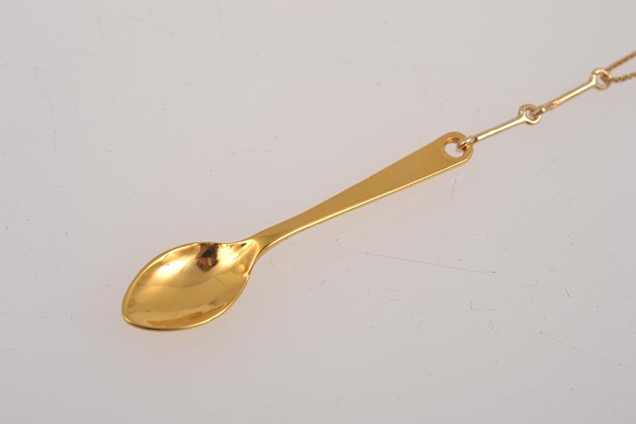 Appraisal: A NECKLACE WITH A SPOON PENDANT IN CT GOLD A