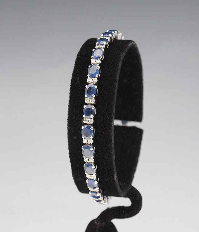 Appraisal: CT SAPPHIRE BRACELET WITH CT DIAMONDS K white gold line