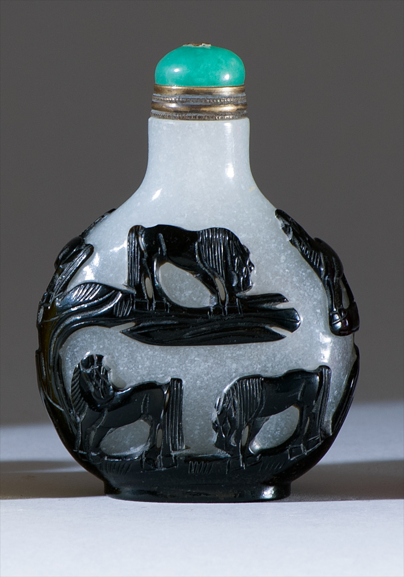 Appraisal: OVERLAY GLASS SNUFF BOTTLE Late th CenturyIn pear shape with