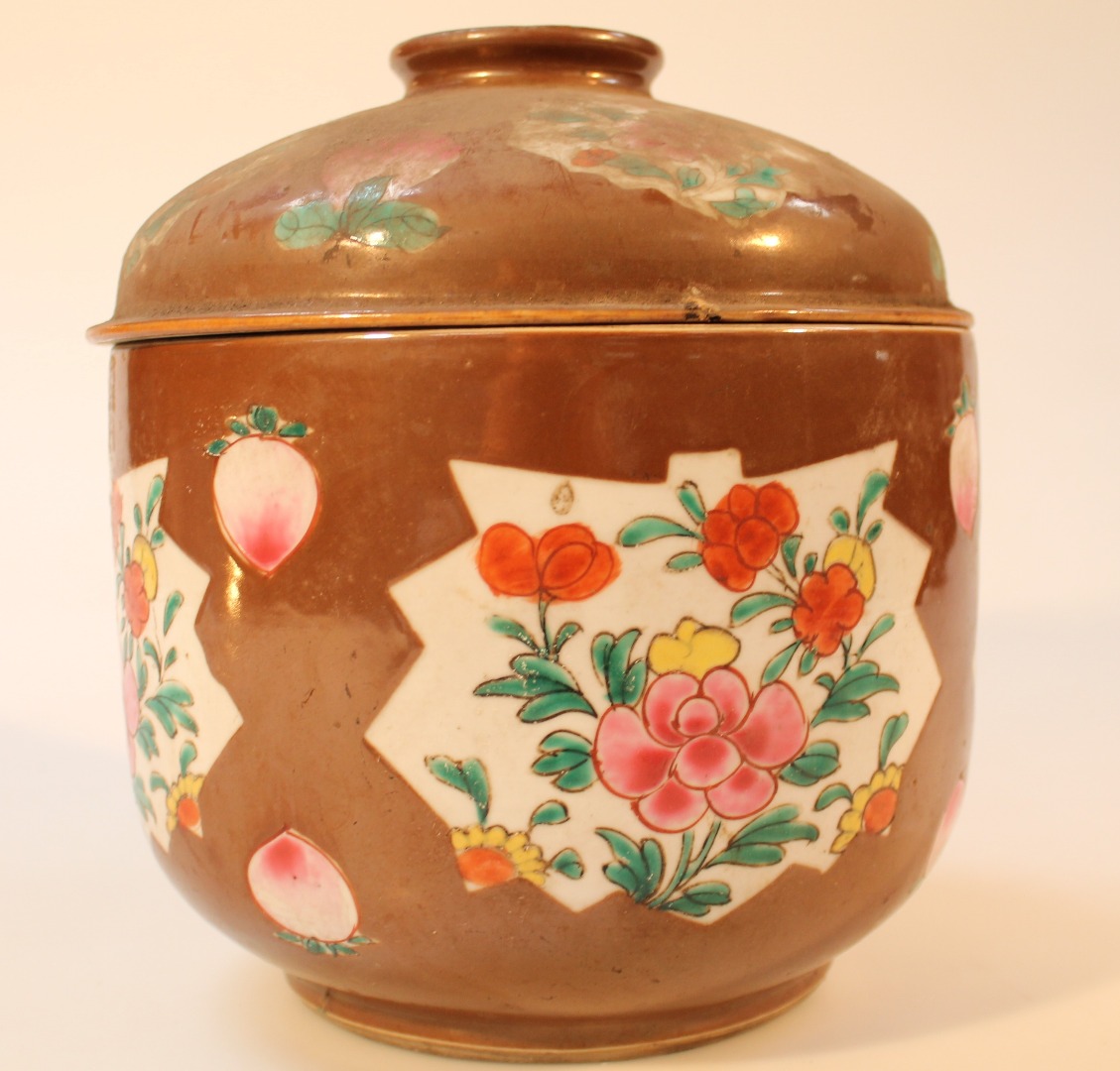 Appraisal: A Chinese porcelain brown glaze jar and cover decorated with