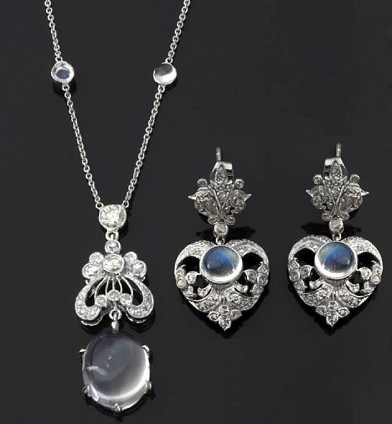 Appraisal: A moonstone diamond and k white gold necklace and k