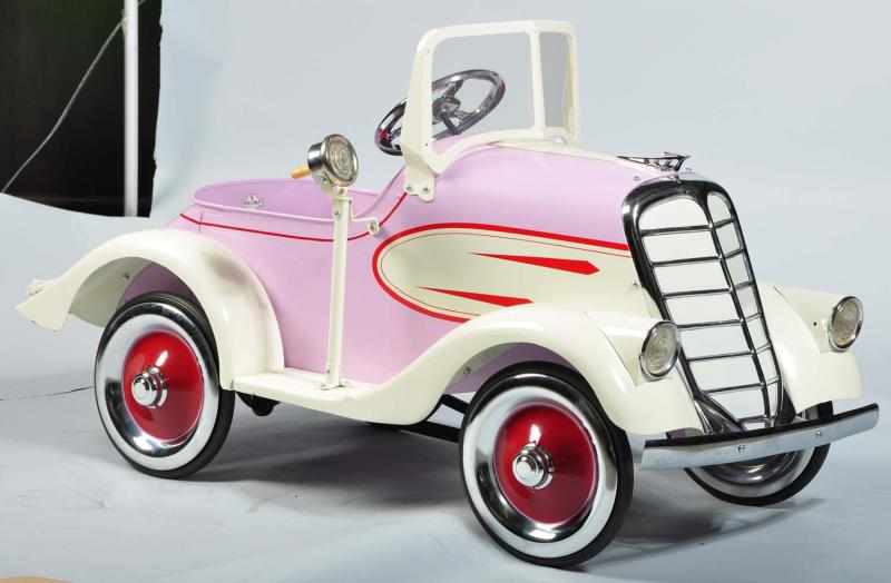 Appraisal: Steelcraft Pierce Arrow Pedal Car Description Circa Painted in bright