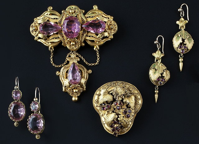 Appraisal: A Victorian garnet set brooch and ear pendants suite applied