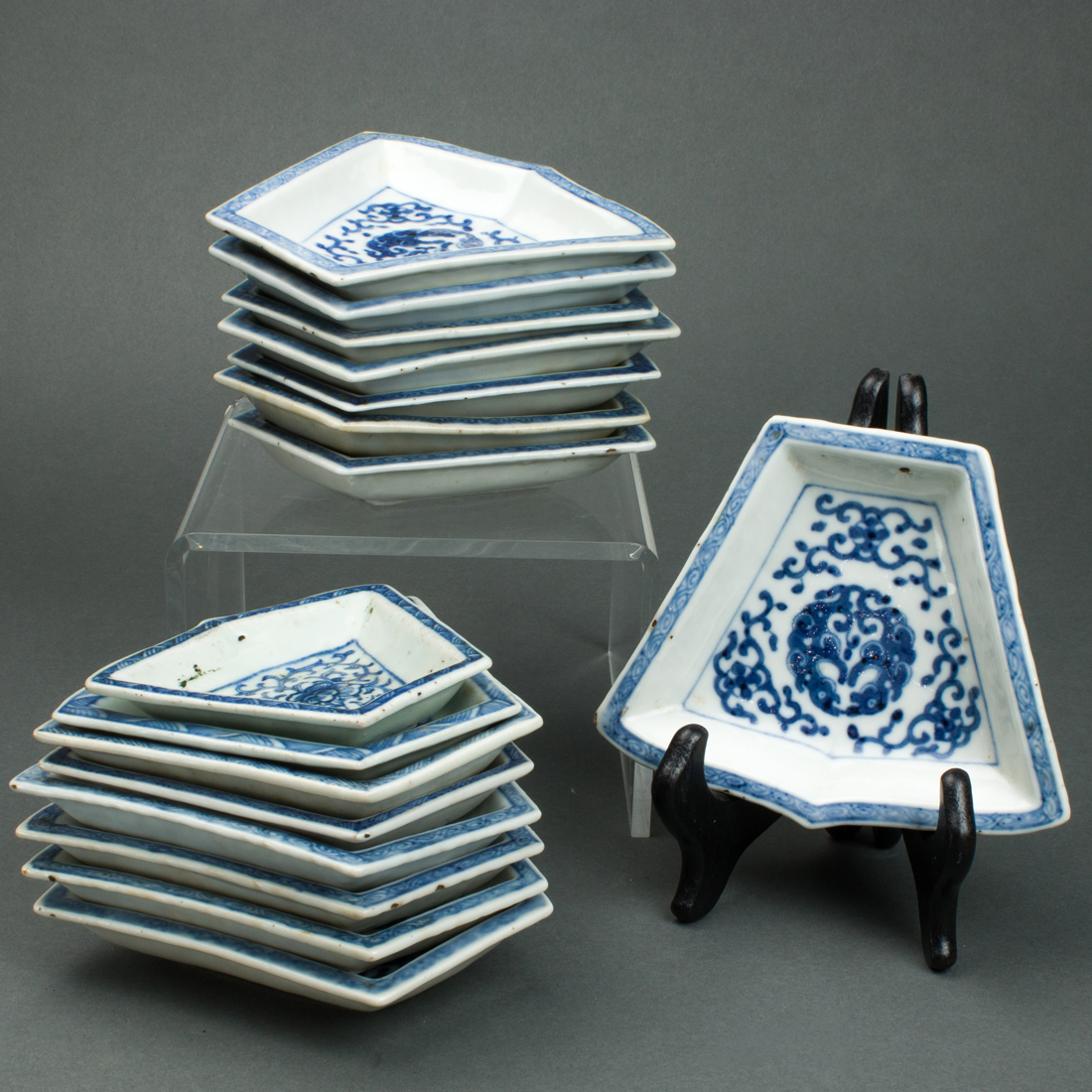 Appraisal: LOT OF CHINESE BLUE AND WHITE DISHES lot of Chinese