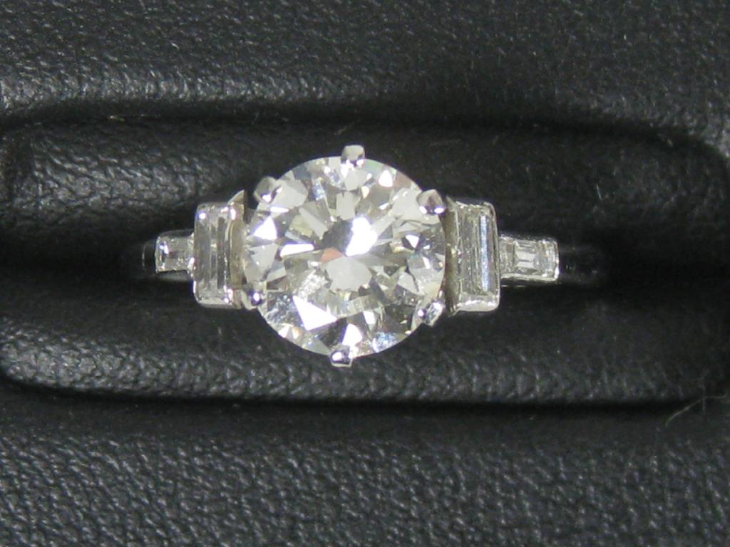 Appraisal: A contemporary single stone Diamond Ring the brilliant-cut stone approx