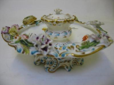 Appraisal: AN EARLY VICTORIAN PORCELAIN INK STAND of shaped circular form