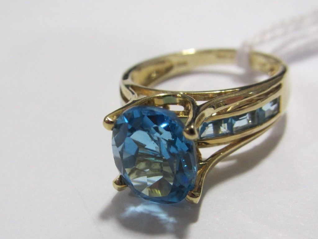 Appraisal: Nine carat gold Swiss blue topaz bridge solitaire ring