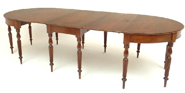 Appraisal: A REGENCY MAHOGANY EXTENSION DINING TABLE Three sectional with an