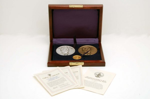 Appraisal: George Bush inaugural medal set edition of includes a -