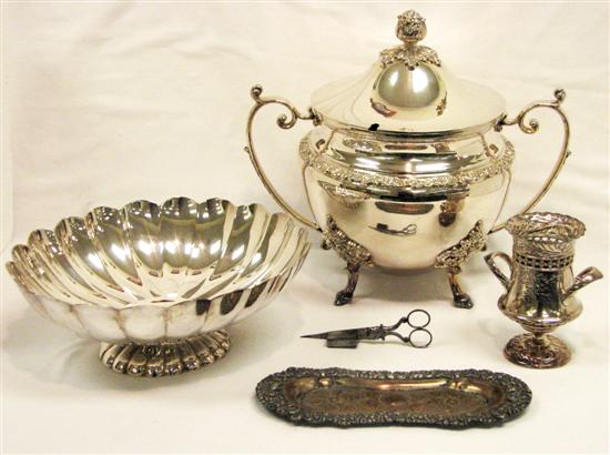 Appraisal: Group of silverplate covered '' double handle tureen Reed Barton