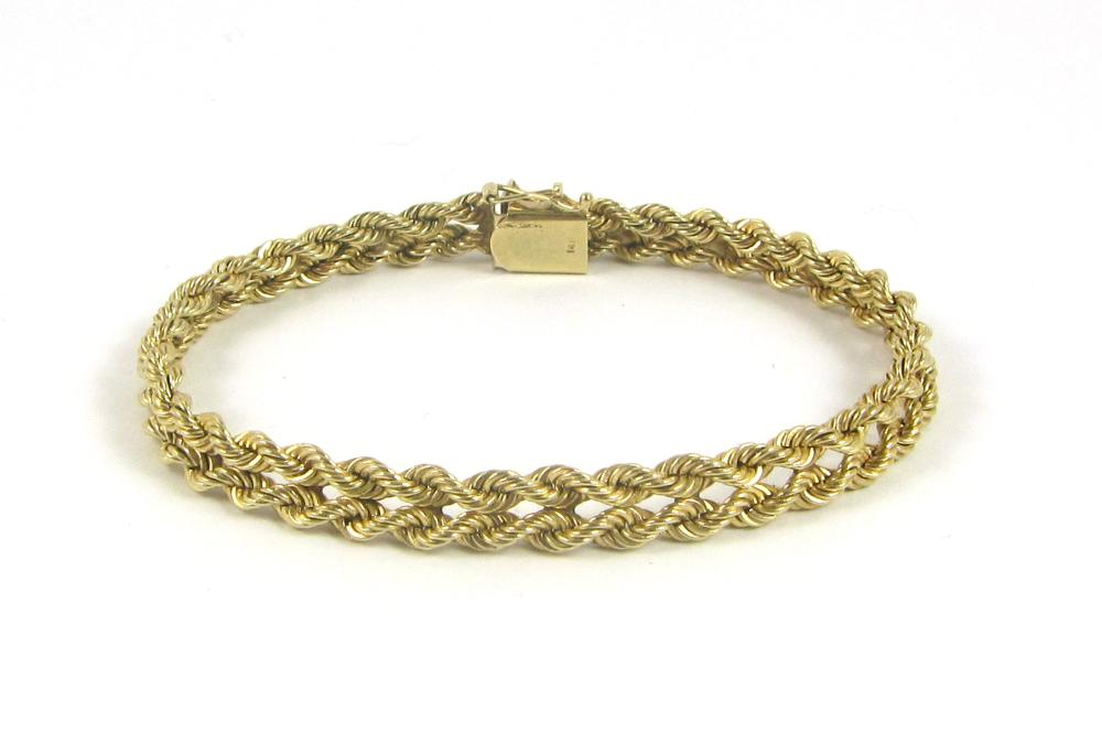 Appraisal: FOURTEEN KARAT YELLOW GOLD CHAIN BRACELET The double rope chain