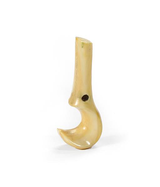 Appraisal: A Hawaiian whale ivory hook pendant niho palaoa length in