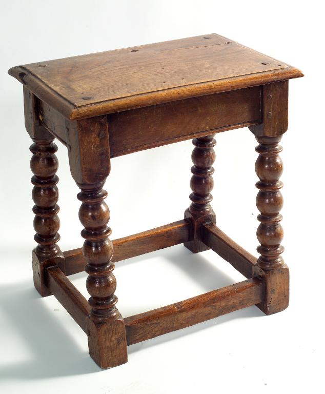 Appraisal: th CENTURY OAK JOINT STOOL IN th CENTURY STYLE with