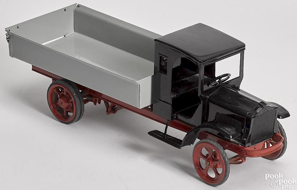 Appraisal: Restored Kelmet pressed steel Whitedump truck Restored Kelmet pressed steel