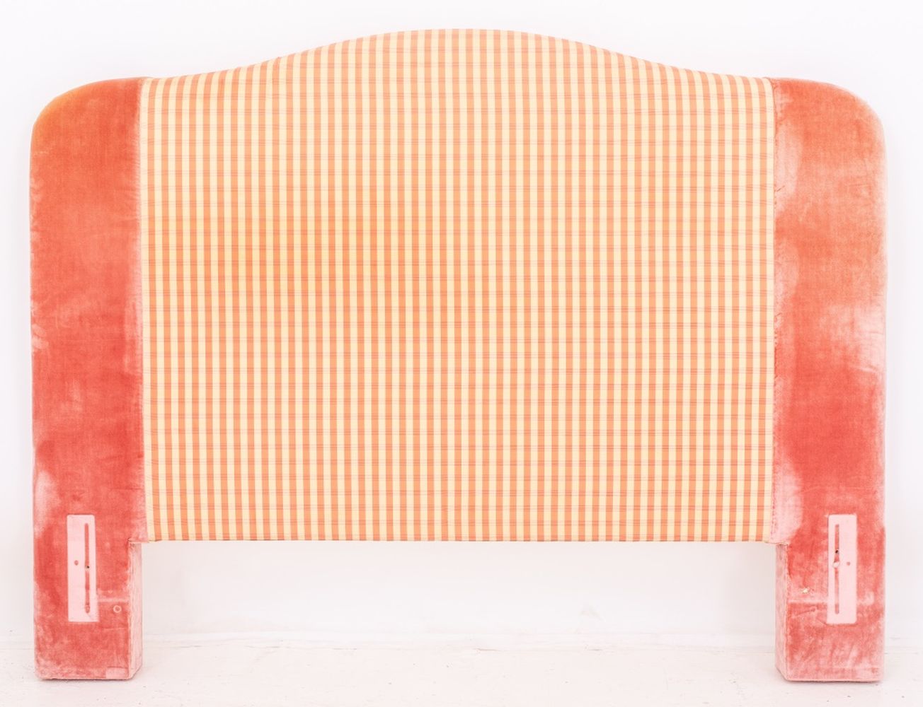 Appraisal: QUEEN SIZE PINK UPHOLSTERED HEADBOARD Queen size bed headboard upholstered