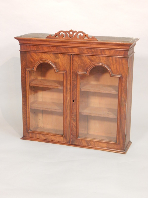 Appraisal: A Victorian mahogany bookcase top with a pierced cresting and