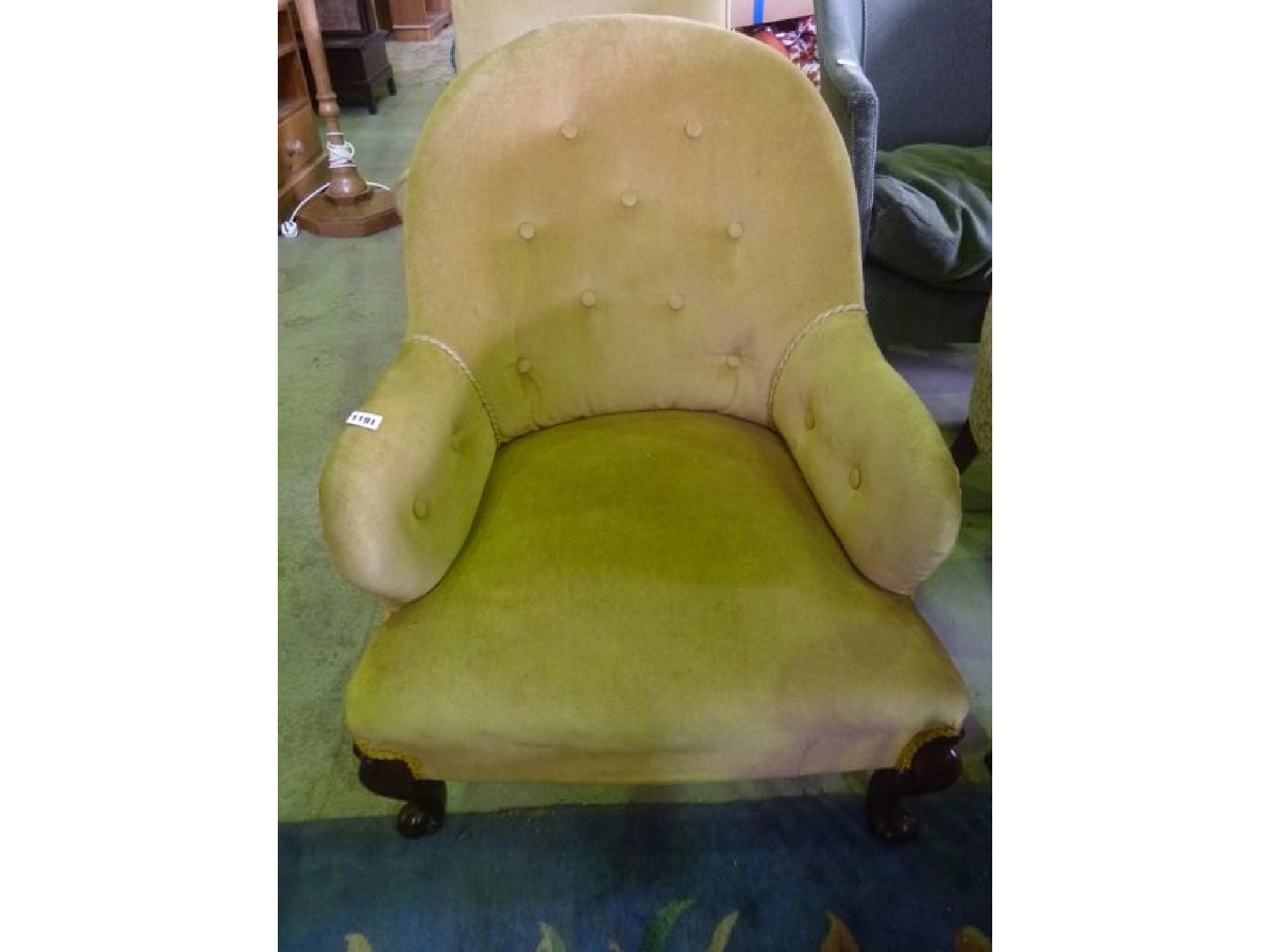 Appraisal: A Victorian spoonback drawing room chair with shaped outline mustard