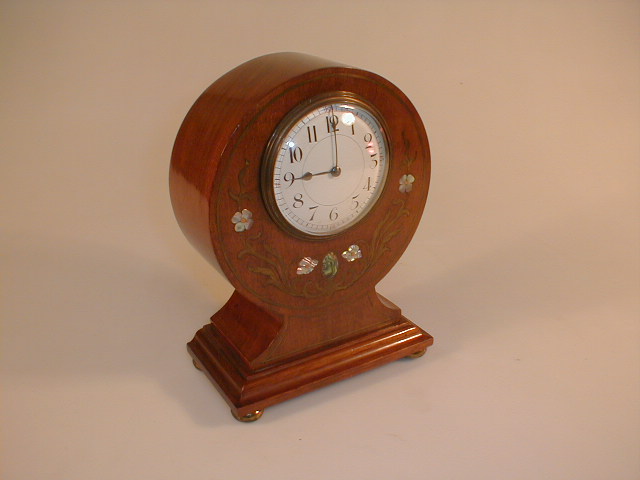 Appraisal: An Edwardian mahogany mantel timepiece of Art Nouveau balloon design