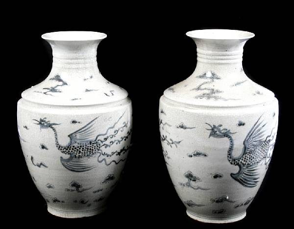 Appraisal: A pair of Chinese blue and white jars height in