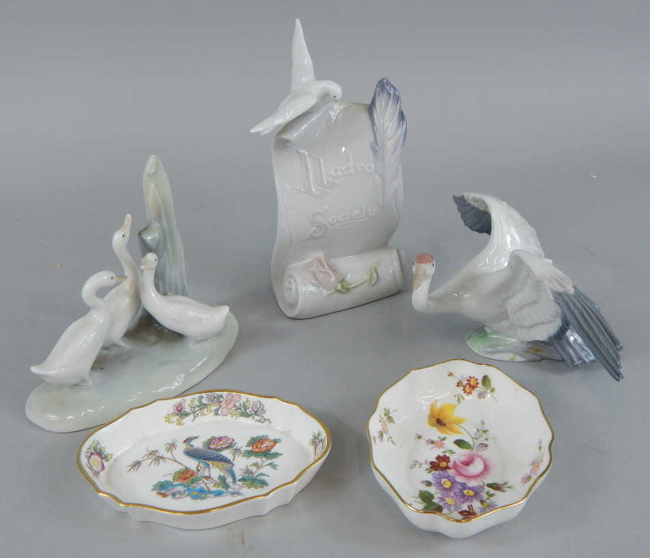 Appraisal: A quantity of ceramics to include a Nao peace group