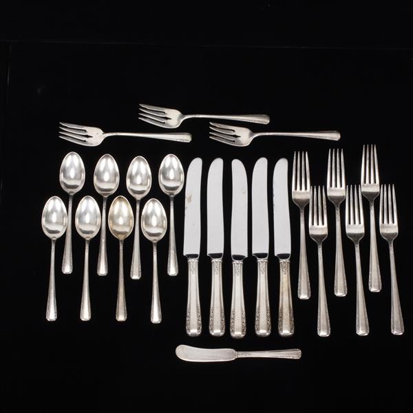 Appraisal: International Courtship partial sterling silver flatware luncheon set Including eight