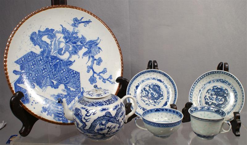 Appraisal: Lot of th th c Chinese Japanese porcelain pieces including