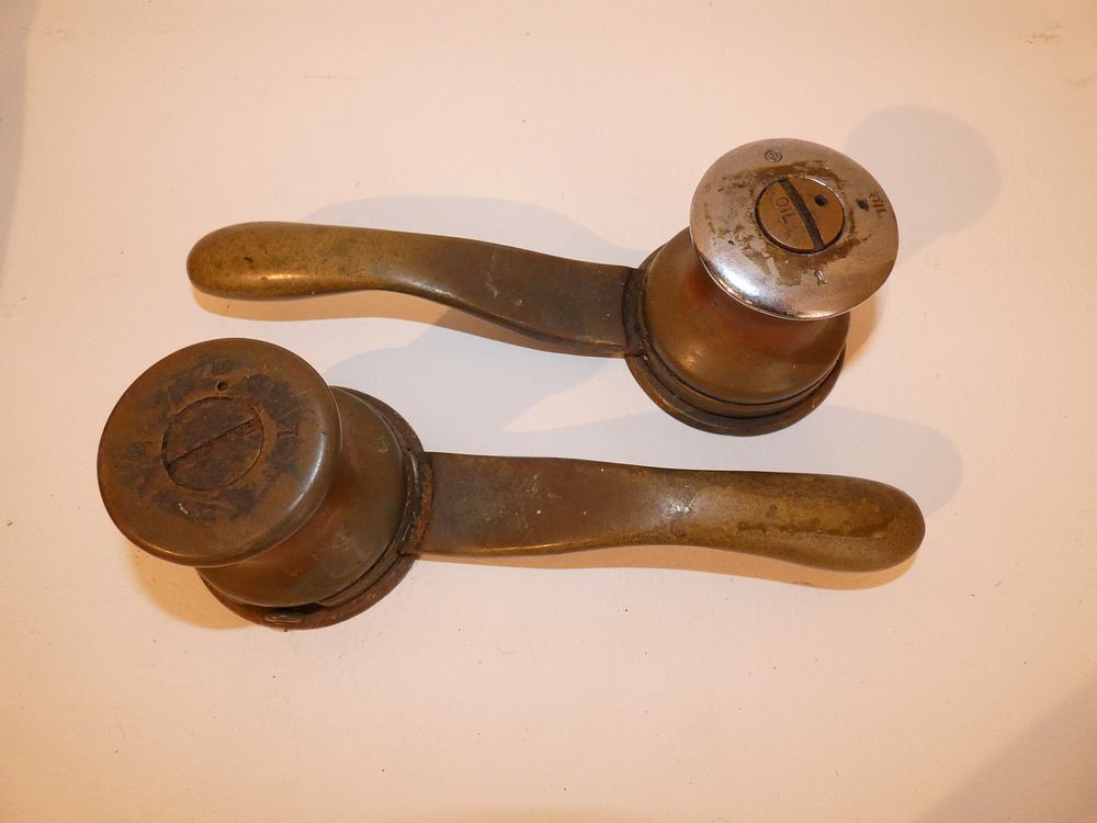 Appraisal: PAIR BRASS SHIP WINCHES Pair of old heavy brass ship's