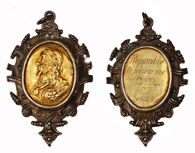 Appraisal: AN OVAL LOCKET inset with gilt medallion of the profile