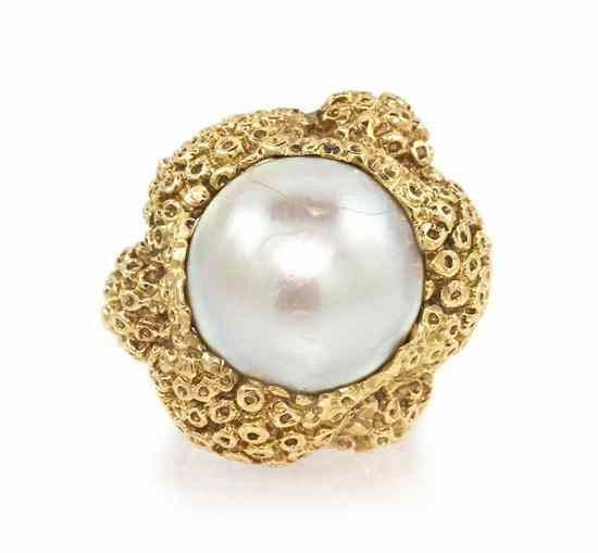 Appraisal: A Karat Yellow Gold and Mabe Pearl Ring containing one