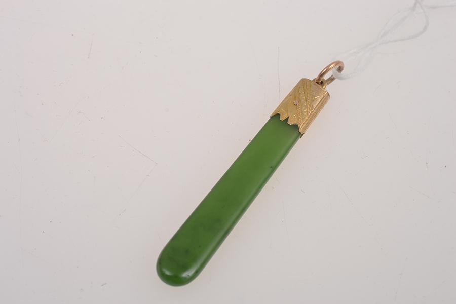 Appraisal: A NEPHRITE FOB PENDANT IN CT GOLD A NEPHRITE FOB