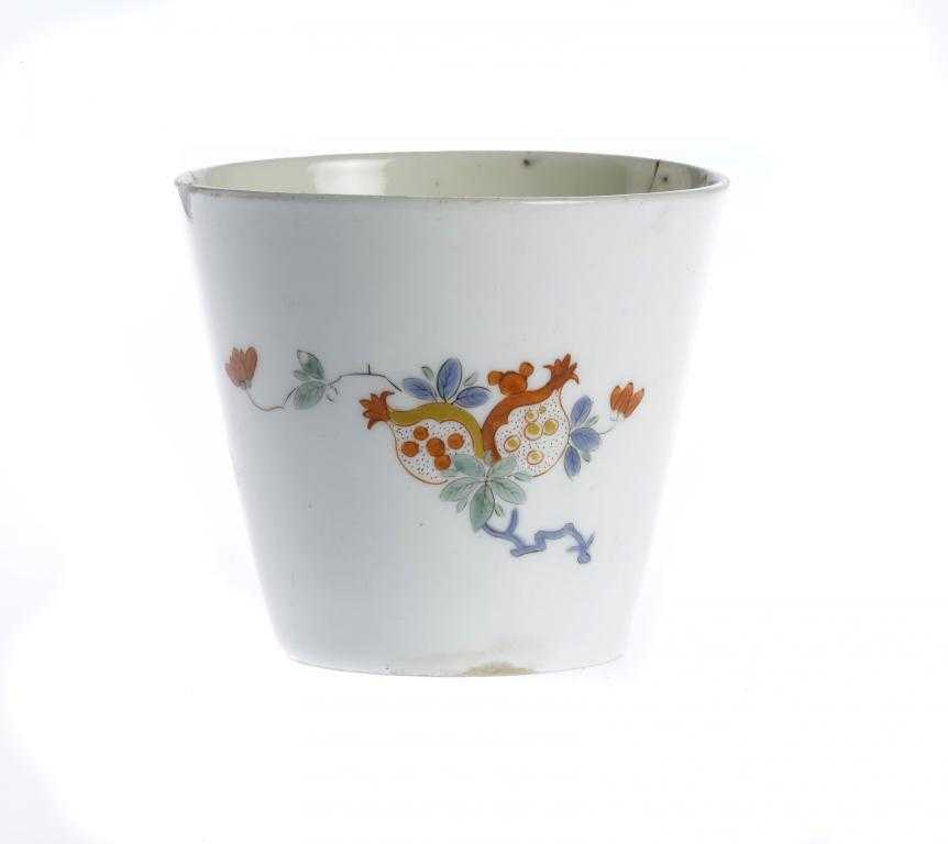 Appraisal: A MEISSEN KAKIEMON CHOCOLATE BEAKER of conical shape enamelled and