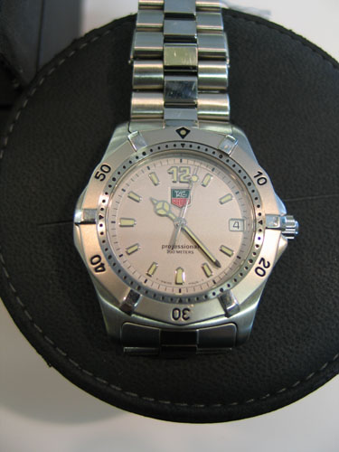 Appraisal: MAN'S TAG HEUER WRISTWATCH WITH ORIGINAL BOX Professional model stainless