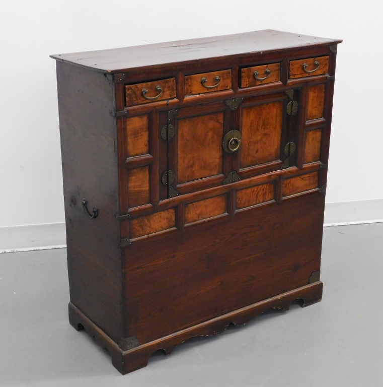 Appraisal: SM JAPANESE MEIJI PERIOD TANSU CHEST Japan Meiji PeriodRectangular top