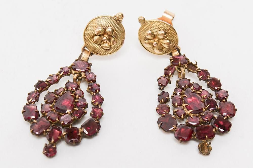 Appraisal: Victorian K Gold Bohemian Garnet Earrings Bohemian garnet Victorian earrings