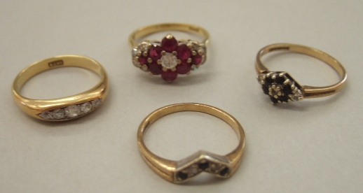 Appraisal: A gold ruby and diamond set cluster ring claw set