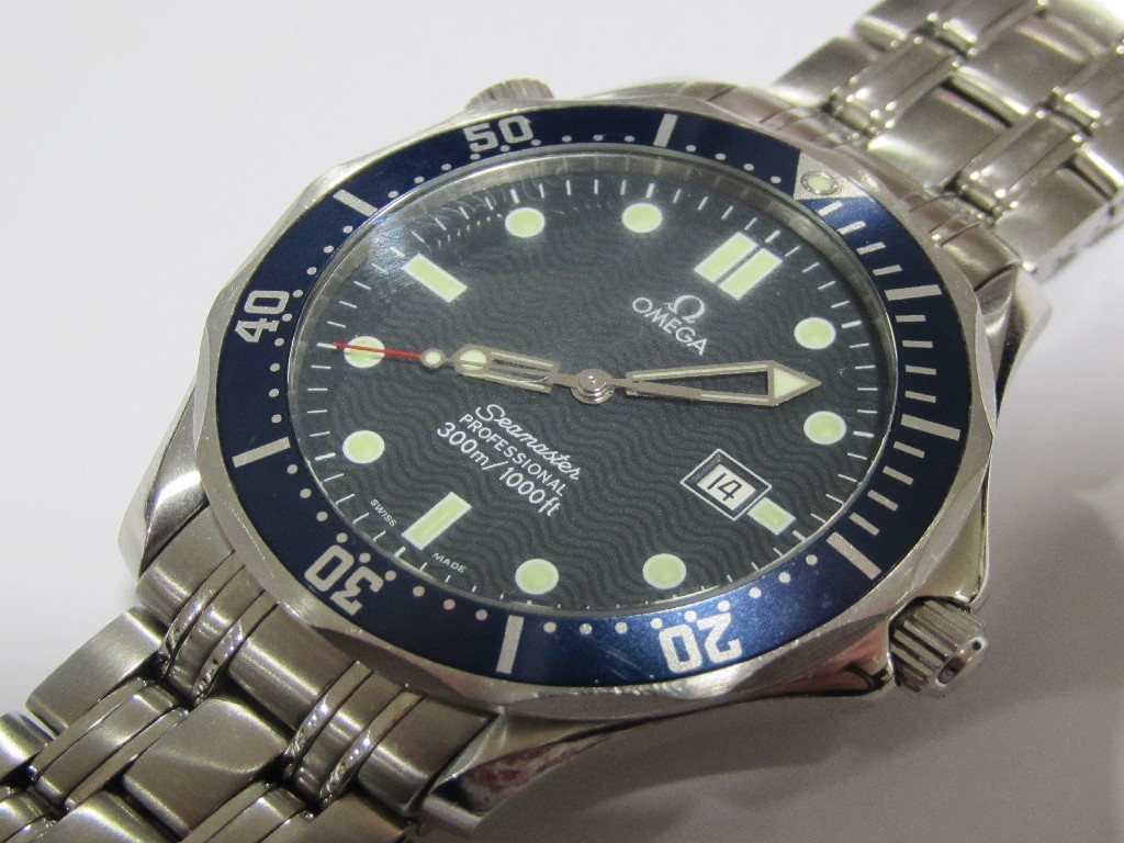 Appraisal: Gents stainless steel Omega Seamaster Profesional with textured dark blue