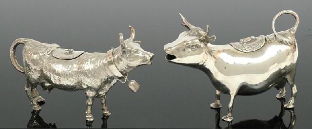 Appraisal: TWO CONTINENTAL SILVER COW CREAMERS Each realistically modelled with hinged