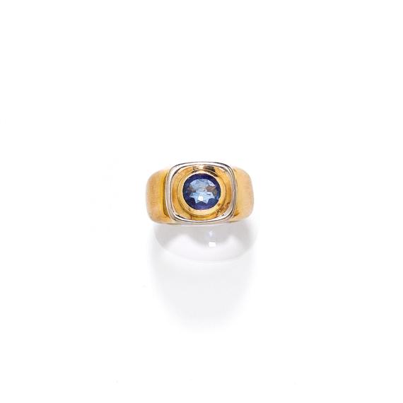 Appraisal: SAPPHIRE GENTLEMAN'S RING Pink and white gold g Casual solid