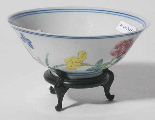 Appraisal: PAIR OF SMALL BOWLS China th century D cm On