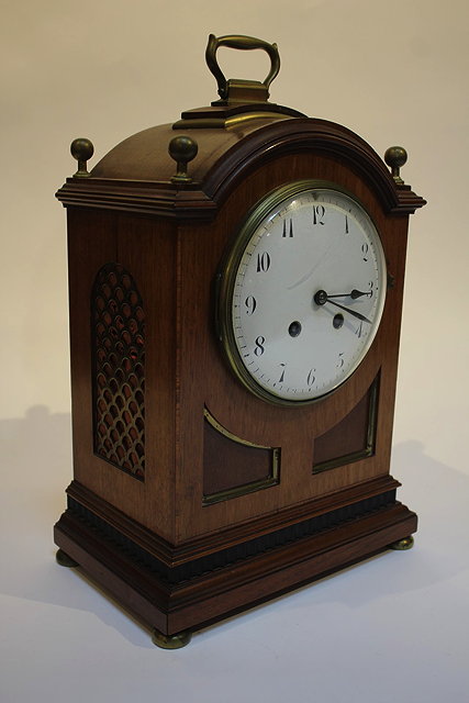 Appraisal: AN EDWARDIAN MAHOGANY BRACKET CLOCK with circular white enamel dial