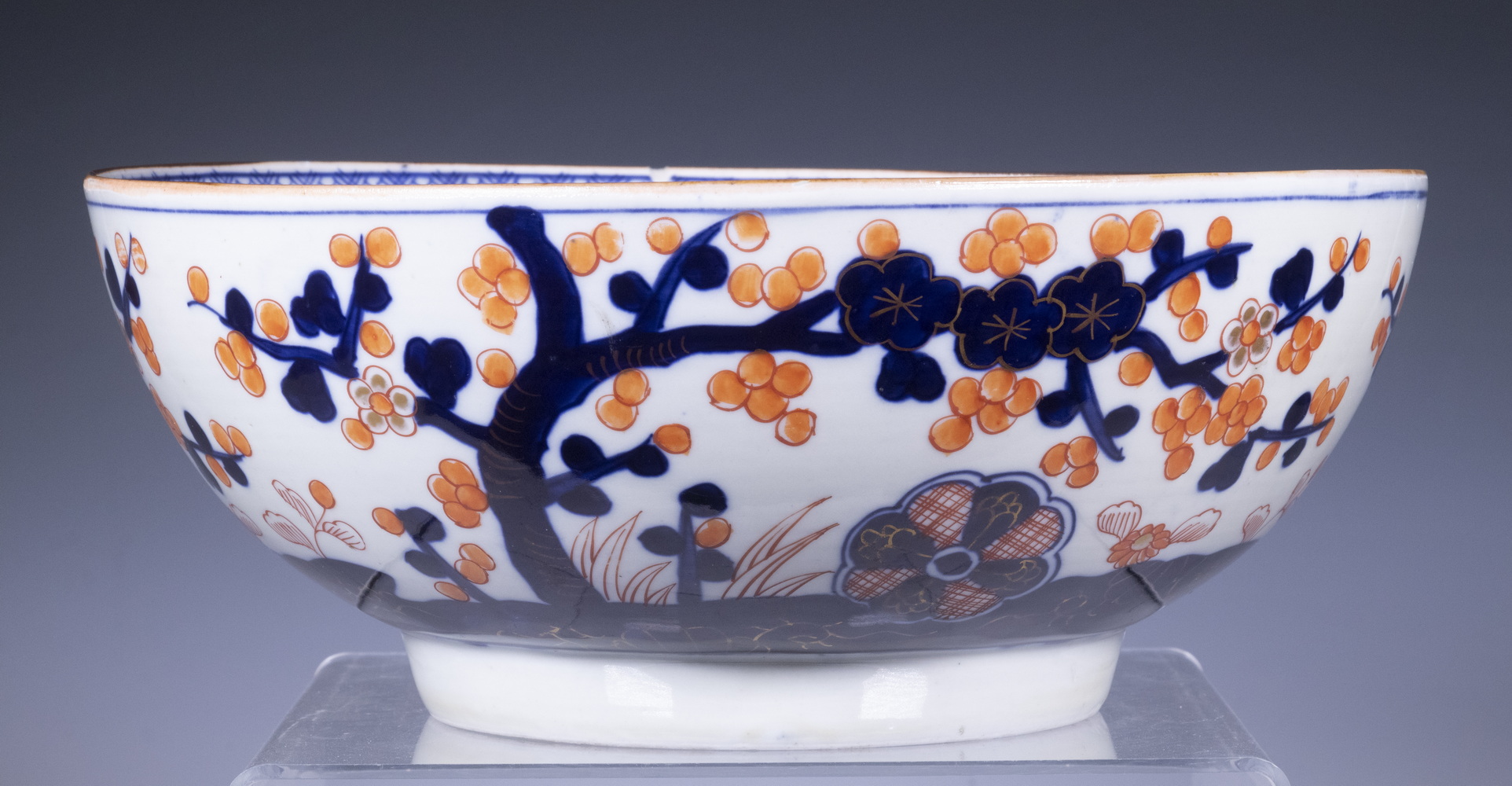 Appraisal: CHINESE EXPORT PORCELAIN PUNCH BOWL Early th c Imari Porcelain