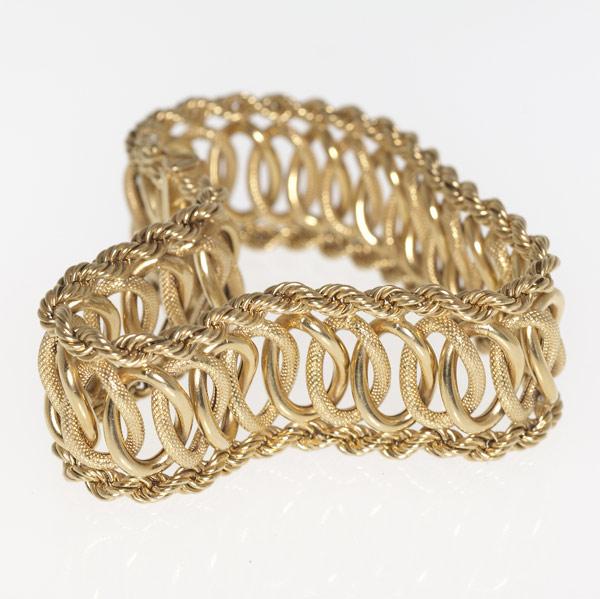 Appraisal: GOLD LINK BRACELET k yg European design with textured links