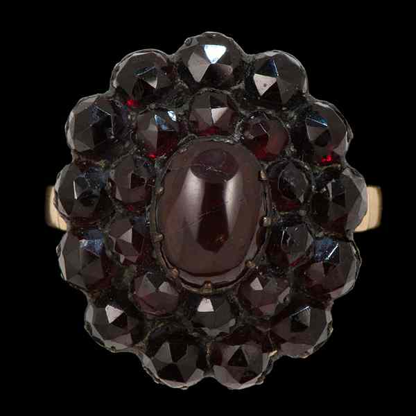 Appraisal: k Bohemian Garnet Ring k antique Bohemian garnet ring containing