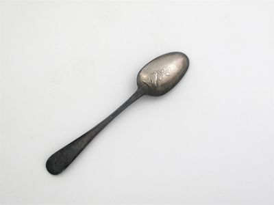 Appraisal: A George III picture-back teaspoon Hanoverian with a dove holding