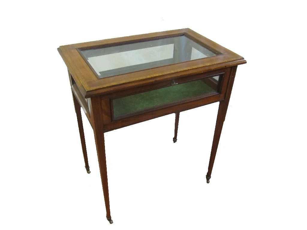 Appraisal: An Edwardian mahogany inlaid bijouterie table the hinged lid decorated