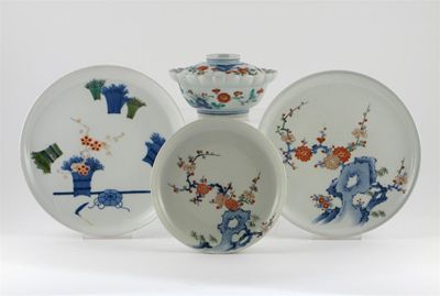 Appraisal: A Japanese Kakiemon bowl and cover and three Kakiemon dishes