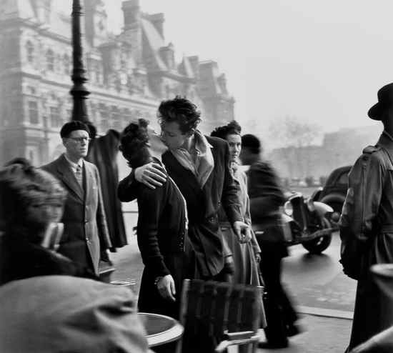 Appraisal: Robert Doisneau - Le Baiser de L'Hotel de Ville Paris